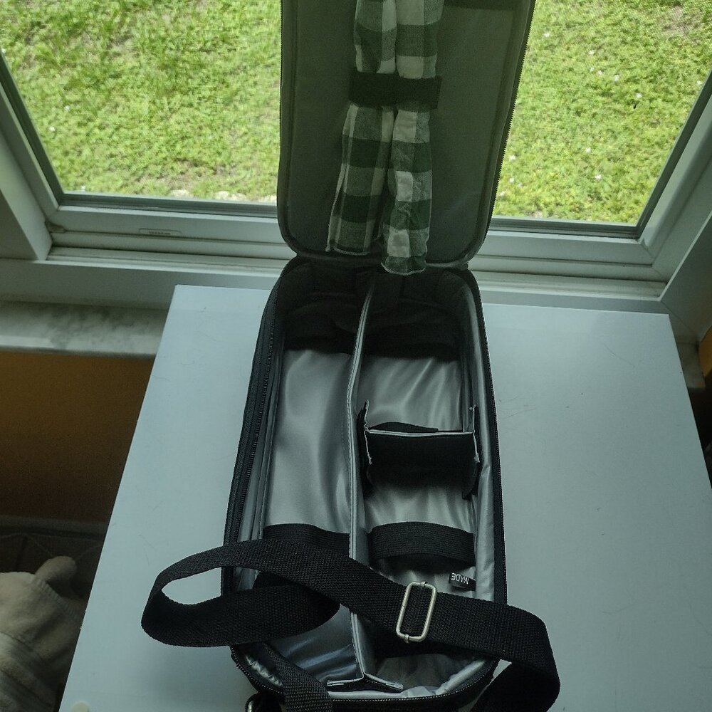 Wine, Picnic, insulated travel carrying case new
